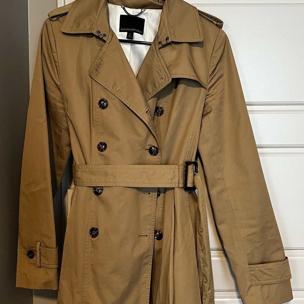 Trench Coat - Banana Republic - Size 8 - Khaki